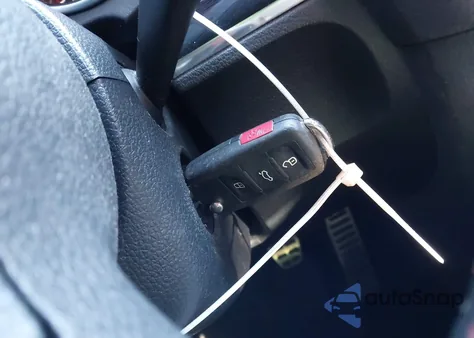 2013 Volkswagen Gti z USA, uszkodzony, nr VIN WVWGD7AJ2DW100087